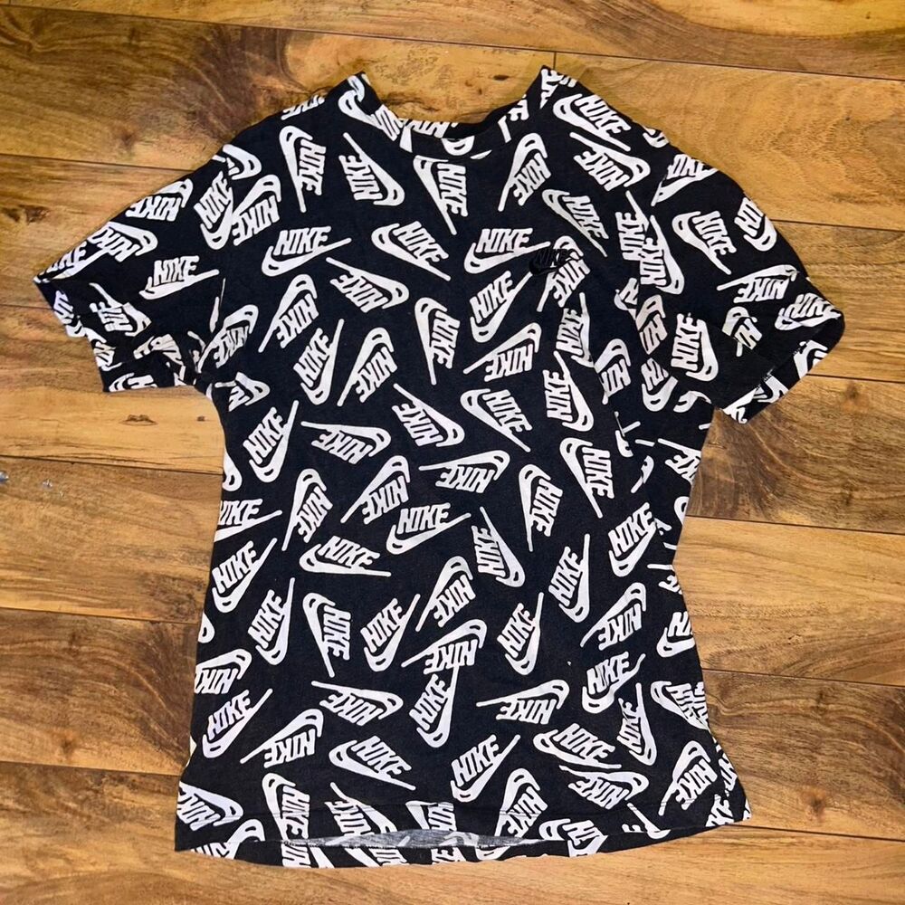 Nike Men's Black and White T-shirt